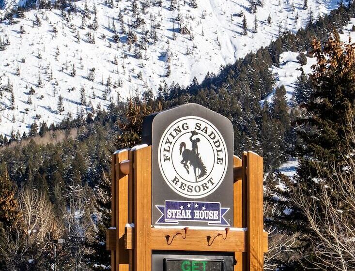 ホテル Flying Saddle Resort And Steak House