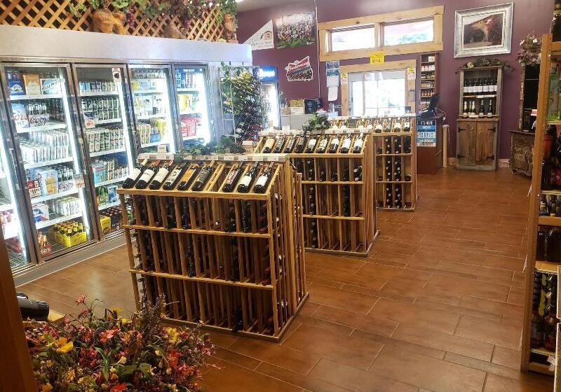 فندق Flying Saddle Resort And Steak House