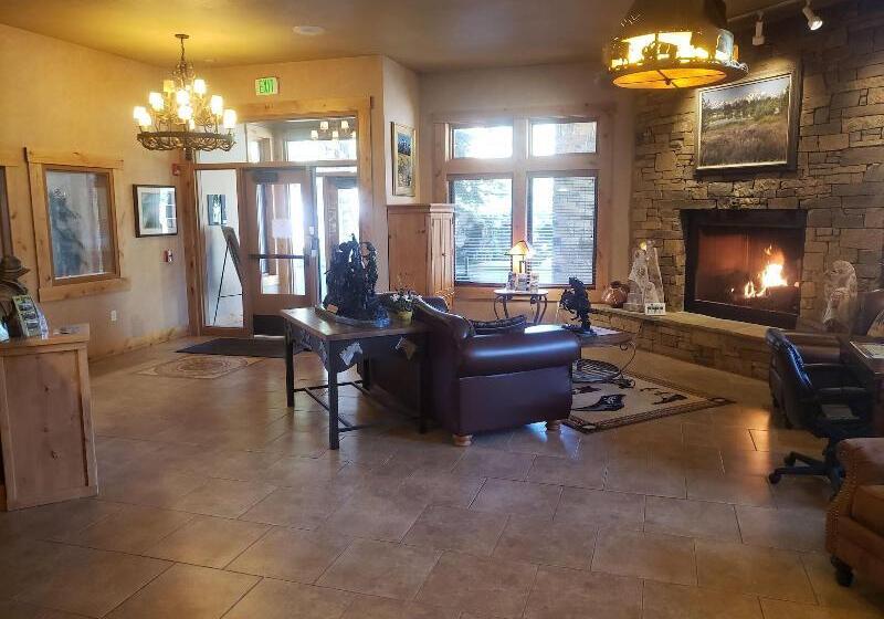 ホテル Flying Saddle Resort And Steak House