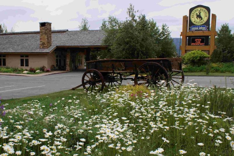 ホテル Flying Saddle Resort And Steak House