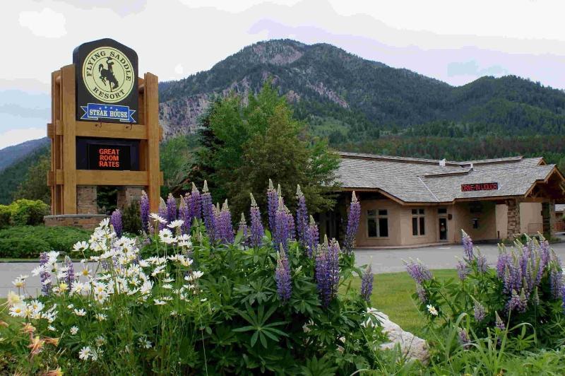 ホテル Flying Saddle Resort And Steak House