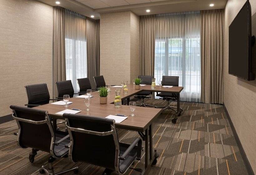 فندق Four Points By Sheraton Windsor Downtown