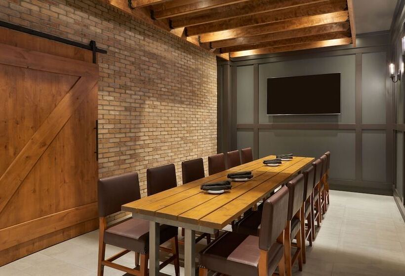 فندق Four Points By Sheraton Windsor Downtown