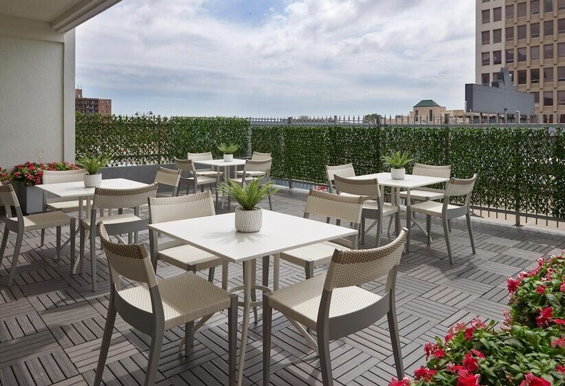 فندق Four Points By Sheraton Windsor Downtown