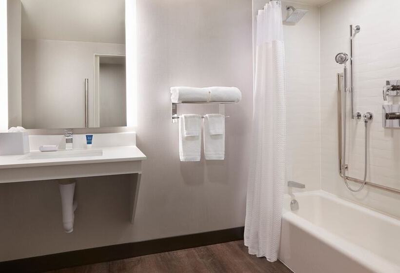 فندق Four Points By Sheraton Windsor Downtown