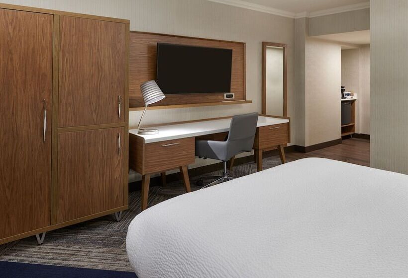 هتل Four Points By Sheraton Windsor Downtown