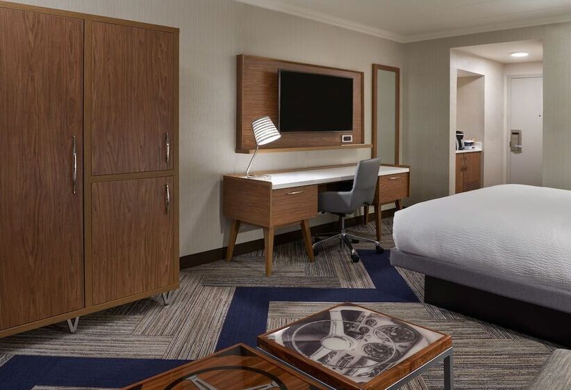 هتل Four Points By Sheraton Windsor Downtown