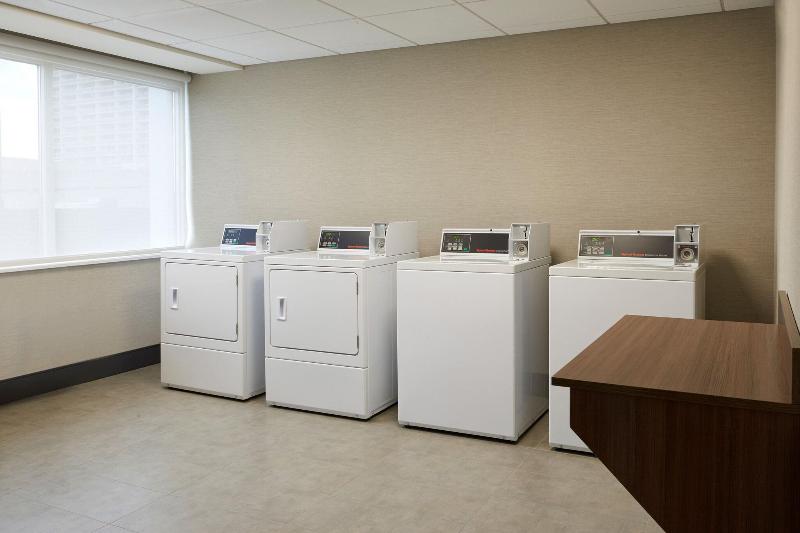 فندق Four Points By Sheraton Windsor Downtown