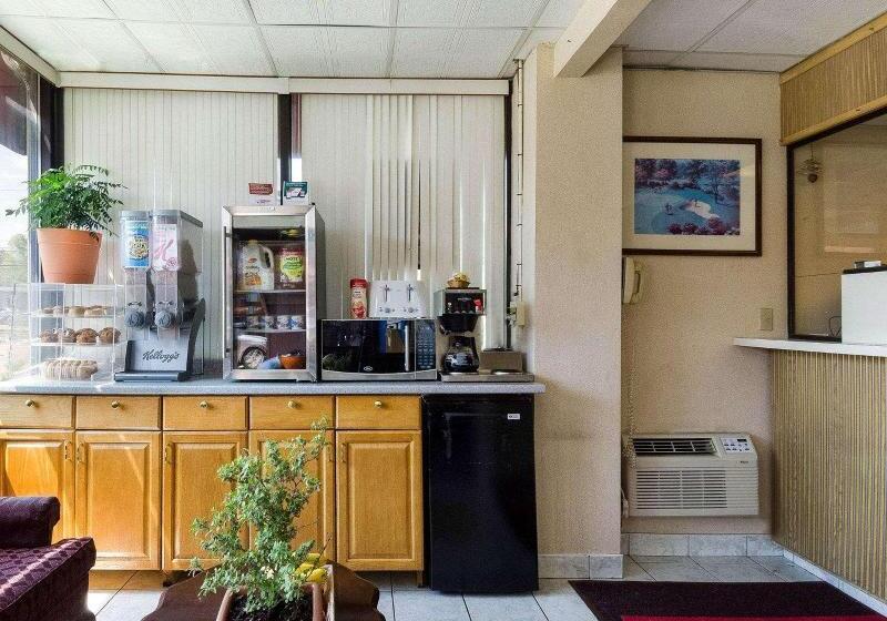 فندق Framingham Inn