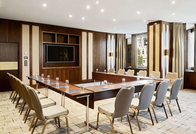 בית מלון כפרי Hilton Budapest