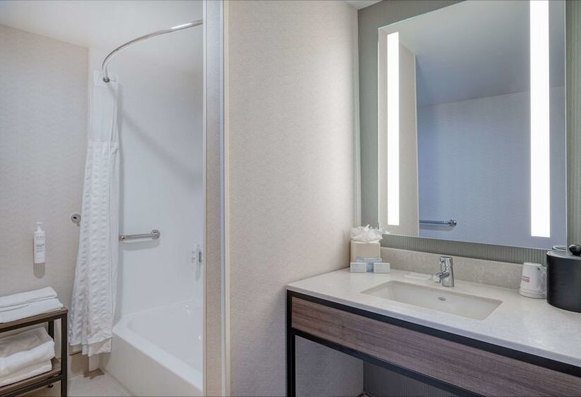 فندق Hilton Garden Inn Clarksburg Bridgeport