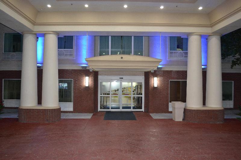 Holiday Inn Express Hotel & Suites Gainesville By Ihg