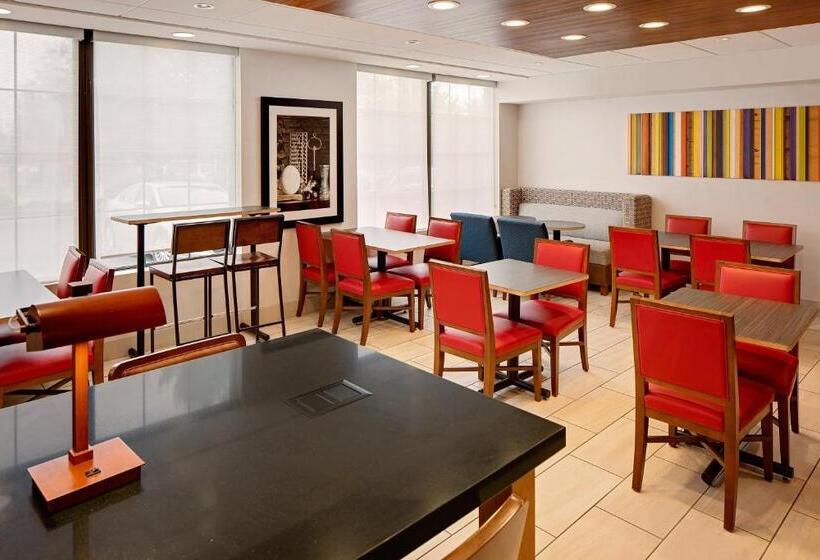 فندق Holiday Inn Express   Harrisburg East By Ihg