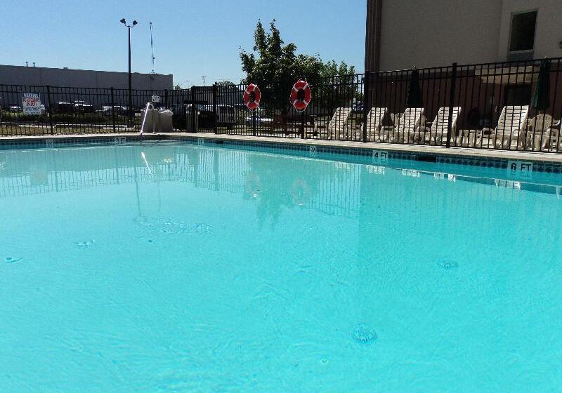 هتل Holiday Inn Express Harrisburg Sw   Mechanicsburg, An Ihg