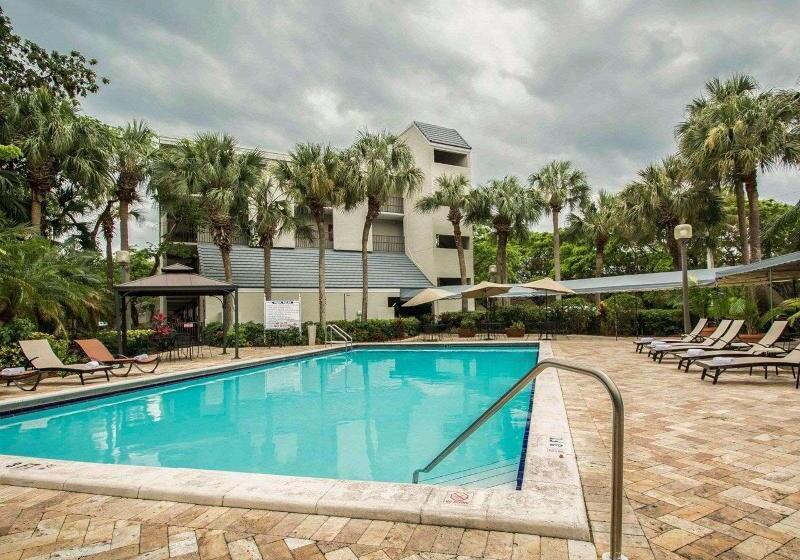 Отель Hotolos Hollywood