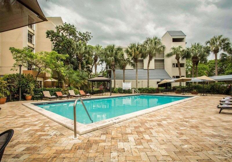 هتل Hotolos Hollywood