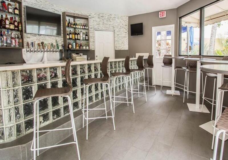 Отель Hotolos Hollywood