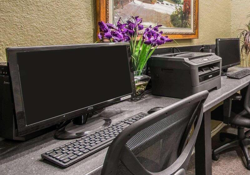 Отель Hotolos Hollywood