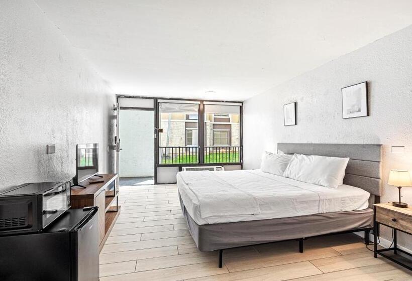 هتل Hotolos Hollywood