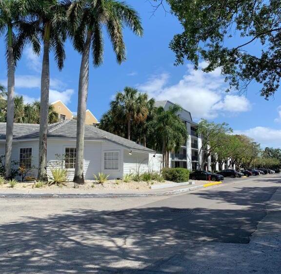 Отель Hotolos Hollywood