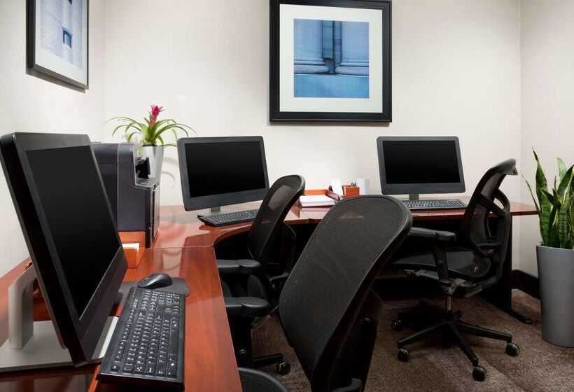 Отель Hyatt Centric Arlington