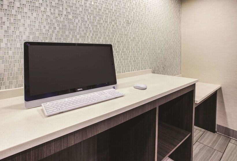 فندق La Quinta Inn By Wyndham Indianapolis North At Pyramids