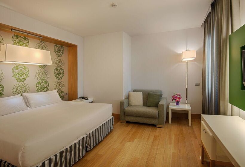 هتل NH Firenze