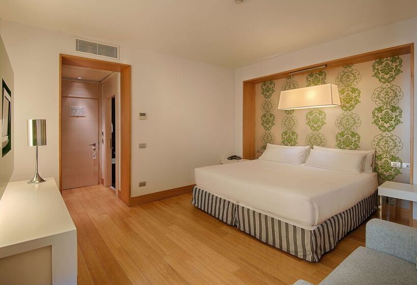 هتل NH Firenze