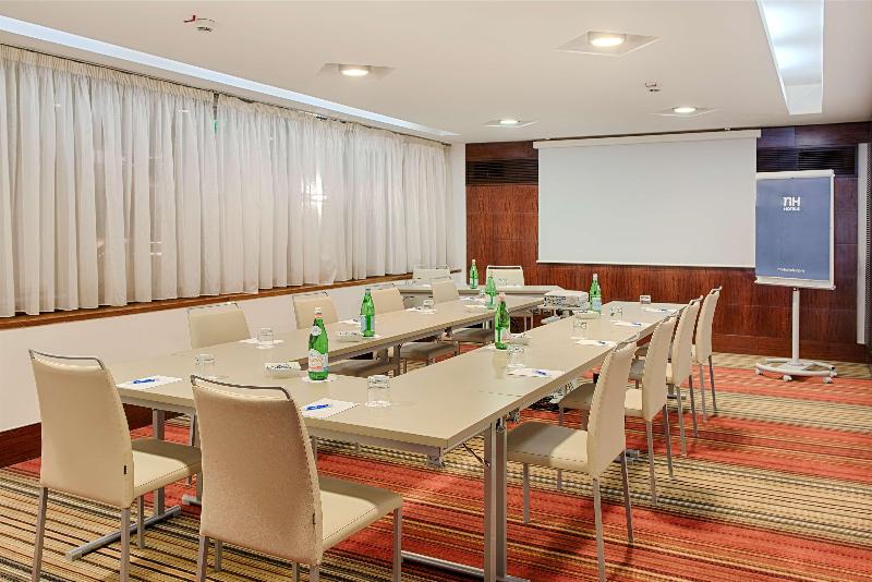 هتل NH Firenze