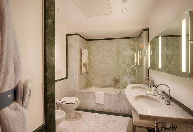 هتل NH Firenze