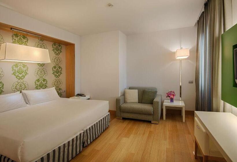 هتل NH Firenze