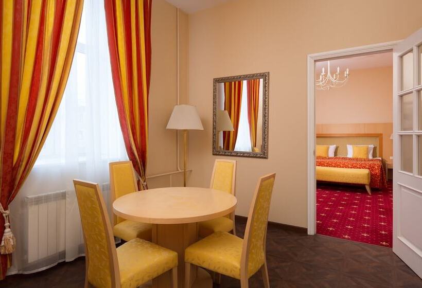 ホテル Oktiabrskaya