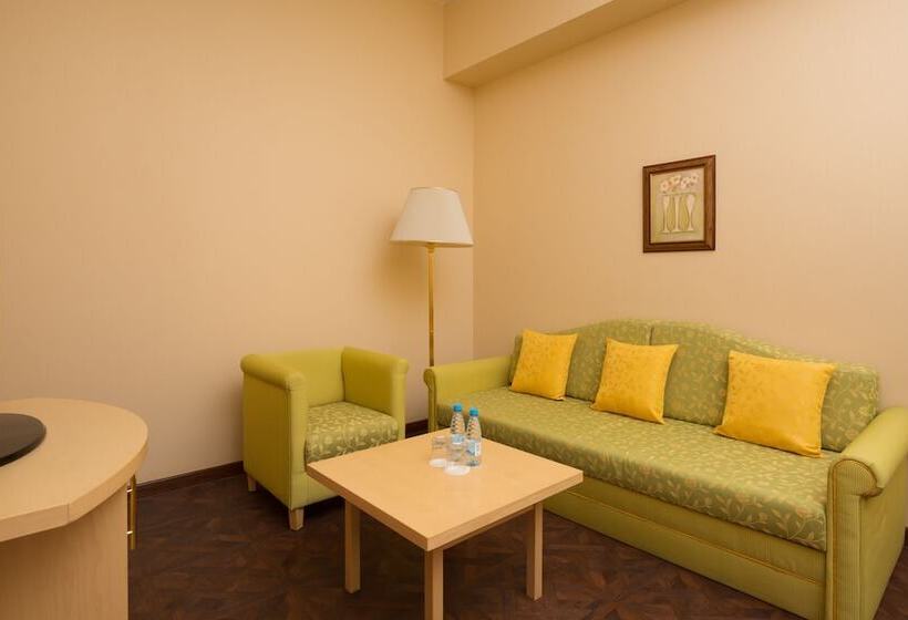 ホテル Oktiabrskaya