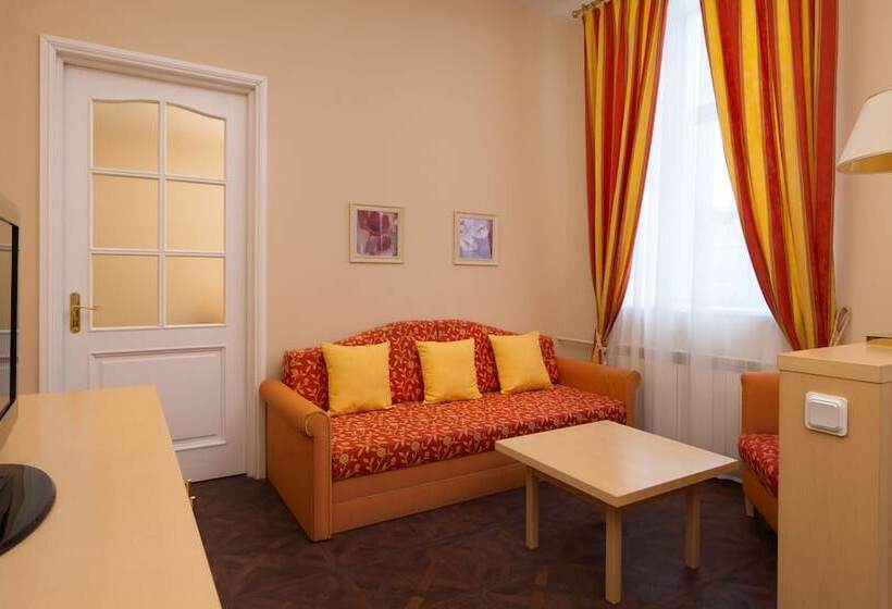 ホテル Oktiabrskaya