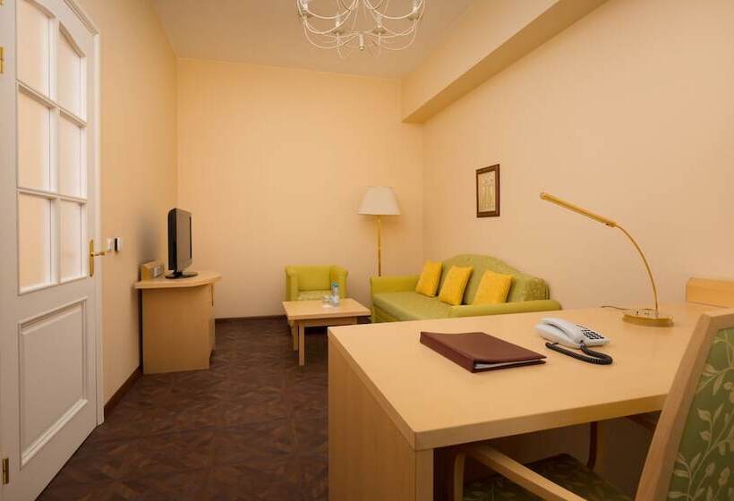 ホテル Oktiabrskaya