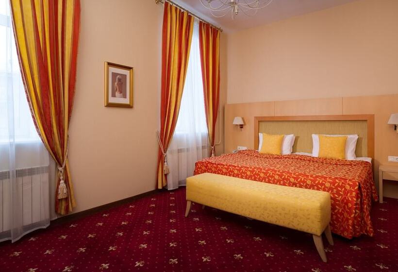 ホテル Oktiabrskaya