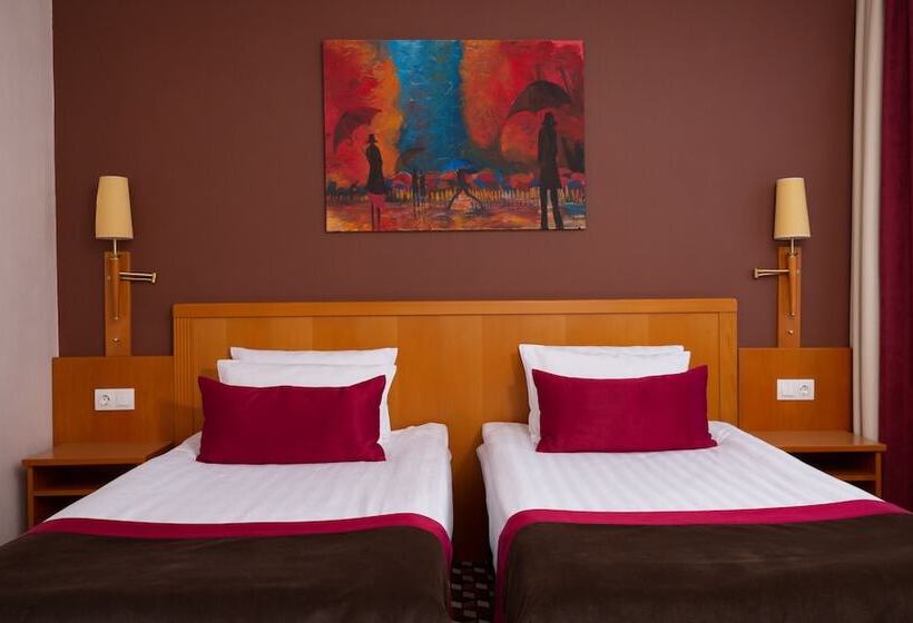 ホテル Oktiabrskaya