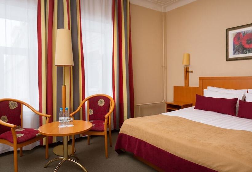 ホテル Oktiabrskaya