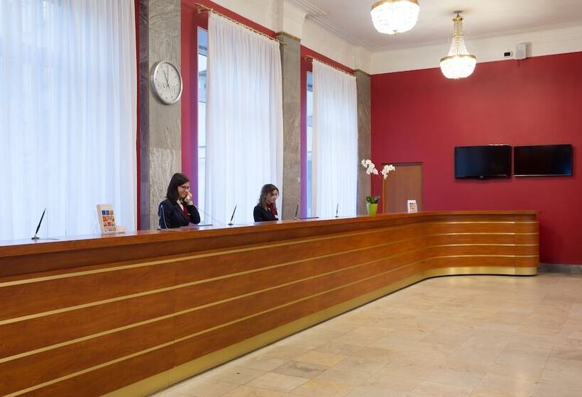 ホテル Oktiabrskaya