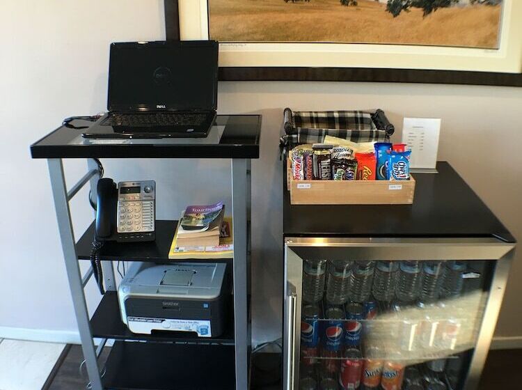 Отель Pea Soup Andersen's Inn