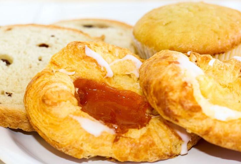 Отель Pea Soup Andersen's Inn