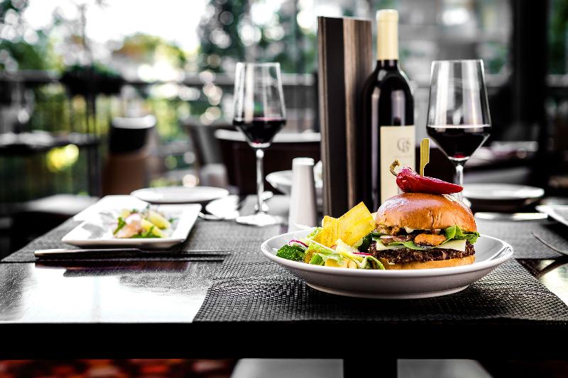 Pinnacle Hotel Harbourfront