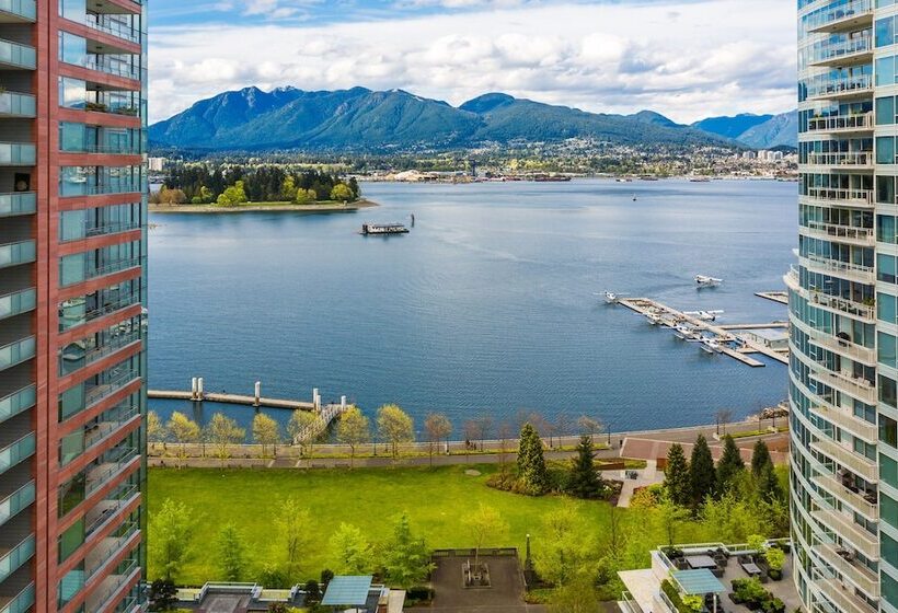 Pinnacle Hotel Harbourfront