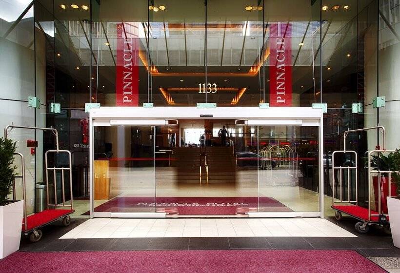 Pinnacle Hotel Harbourfront