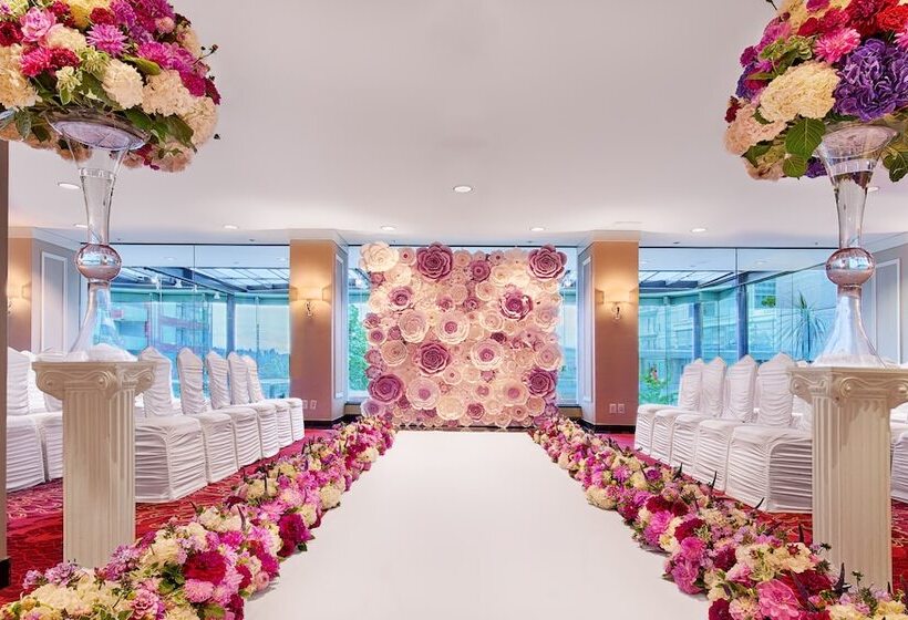 Pinnacle Hotel Harbourfront