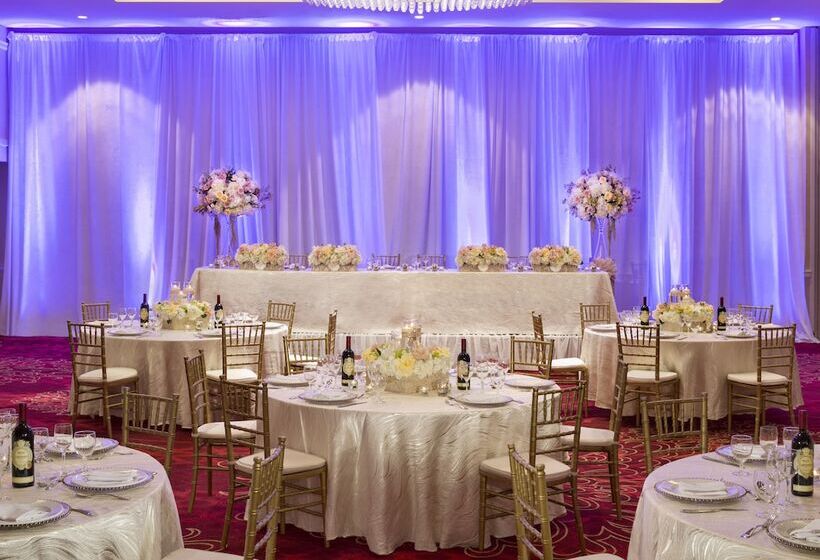 Pinnacle Hotel Harbourfront