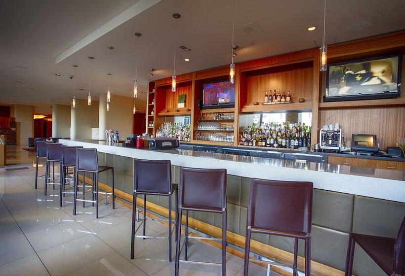 Pinnacle Hotel Harbourfront