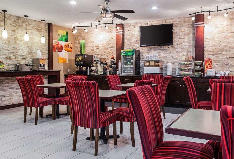 호텔 Quality Inn & Suites Des Moines Airport