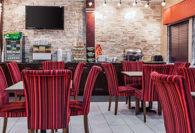 호텔 Quality Inn & Suites Des Moines Airport