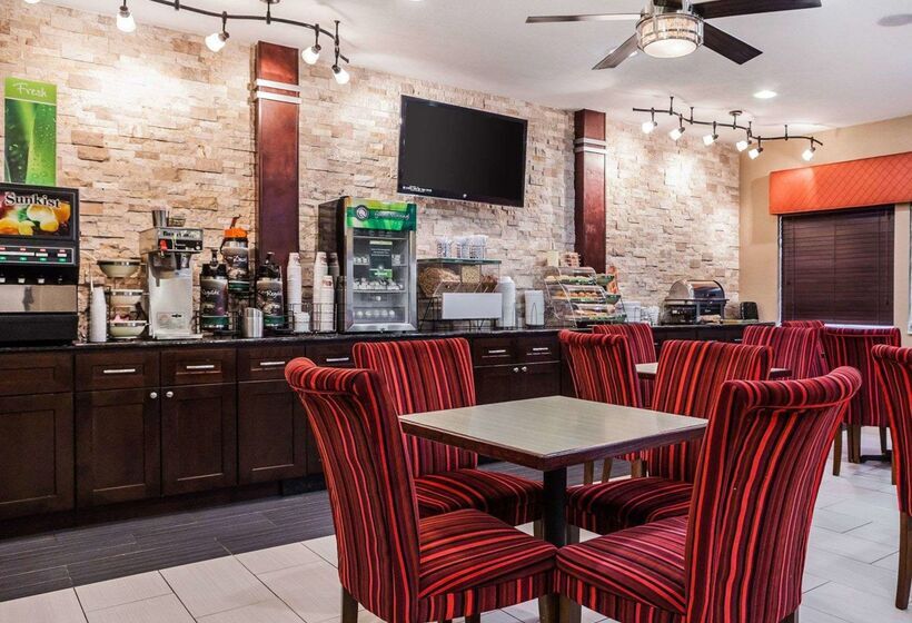 호텔 Quality Inn & Suites Des Moines Airport